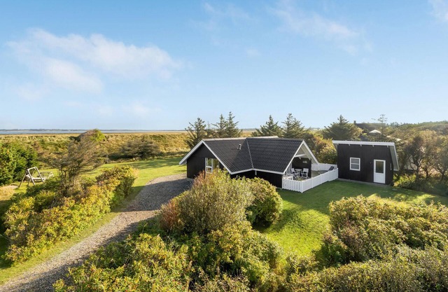 Lovely home in Vestervig with WiFi