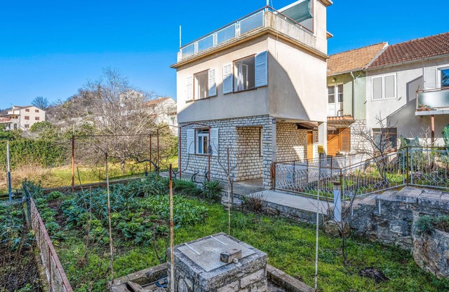 Lovely home in Zaton with WiFi