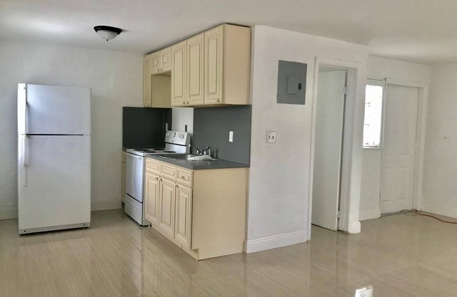 Lovely home near Wilton Manors, Las Olas & Beach