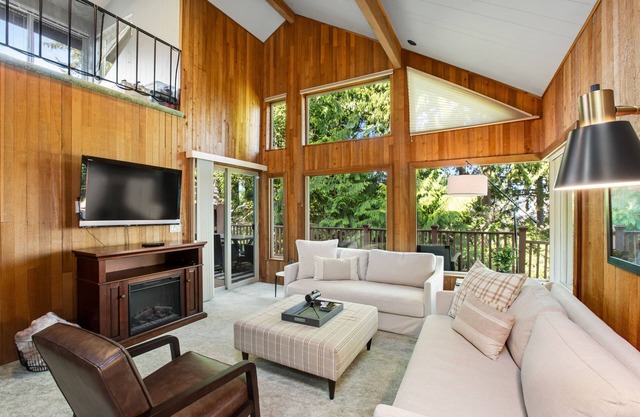 Lovely home with water views & office - great for families