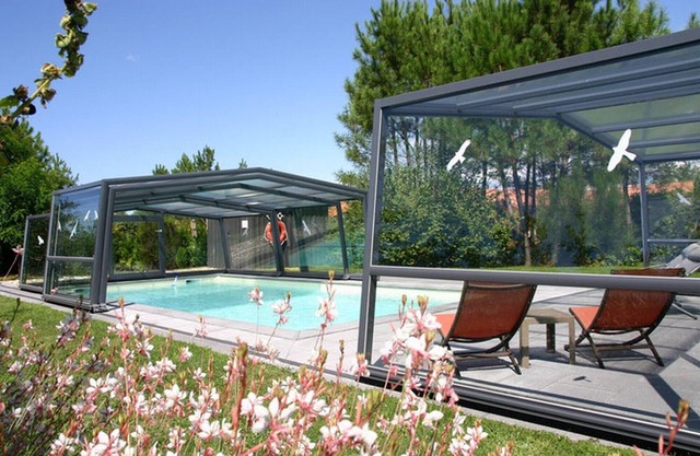 Lovely house, facing south, quiet and wooded area, near lake, pool