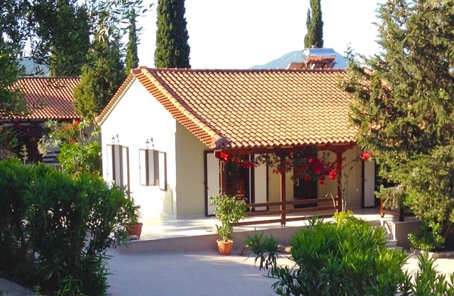Lovely house in a beautiful garden, lots of privacy, walking distance to beach