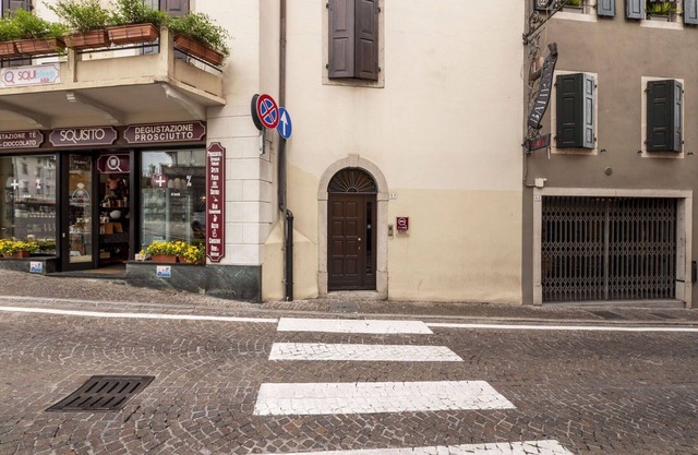 Lovely apartment for 4 people with WIFI, TV, pets allowed and parking