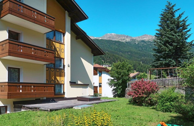 Lovely apartment for 4 guests with WIFI, TV, pets allowed and parking