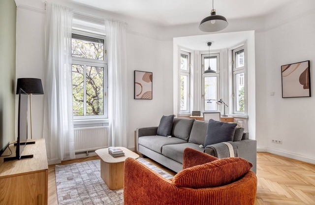 Lovely Josefstadt 2BR w/Elevator, by Blueground