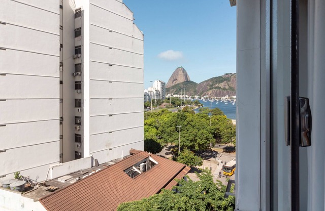 Lovely just a few minutes from Sugar Loaf | F709