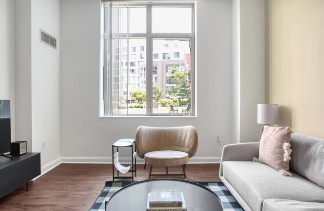 Lovely Kendall Square 1BR w/Concierge & Gym, steps to MIT, by Blueground