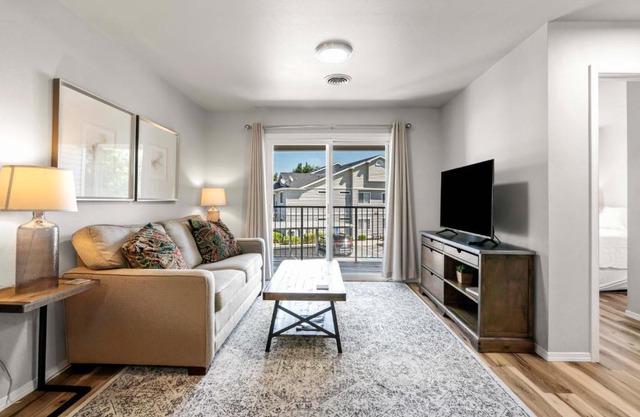 Lovely Lakeharbor Lane 1 bedroom condo in Boise