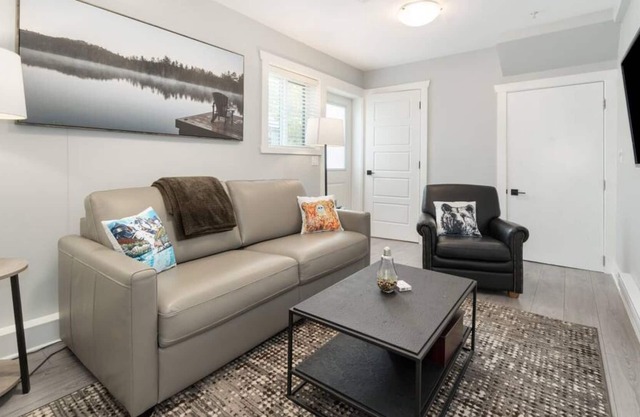 Lovely Laneway House, 1BD