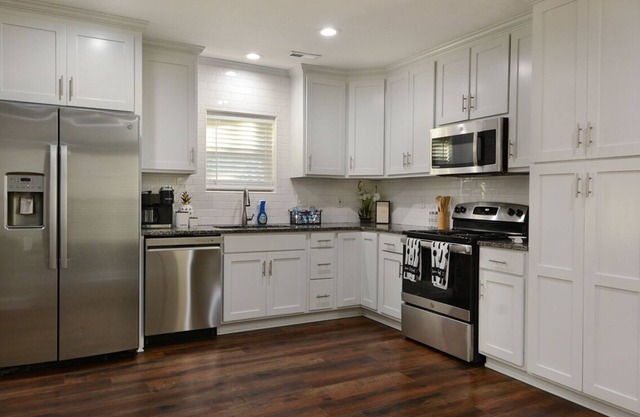 ⭐LOVELY LARGE HISTORIC REMODELED HOME⭐ Unit B