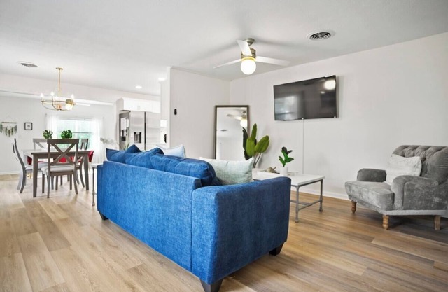 Lovely Lime - Updated - Near Hospital and College