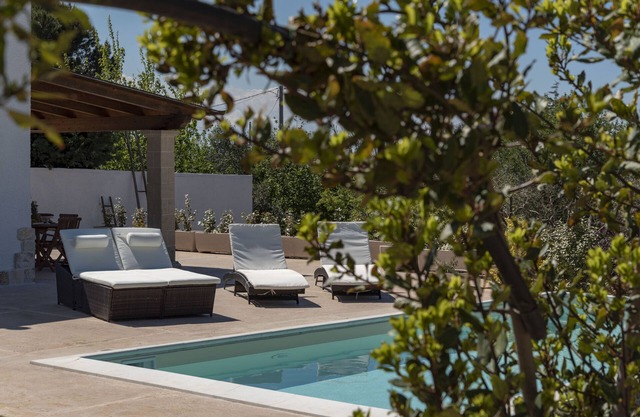 Lovely little house with private pool and flower garden - Sea of Monopoli