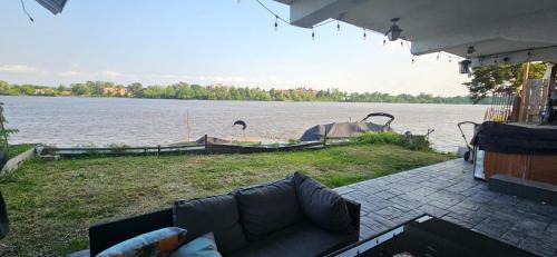 Lovely loft on the water, with free parking