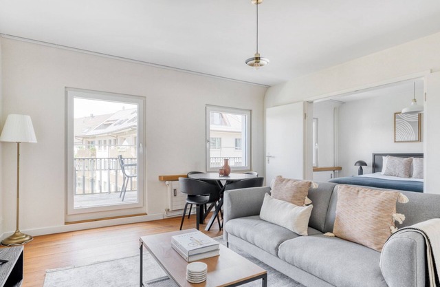 Lovely Mühlebach 2.5 Room 2 mins walk to market, by Blueground