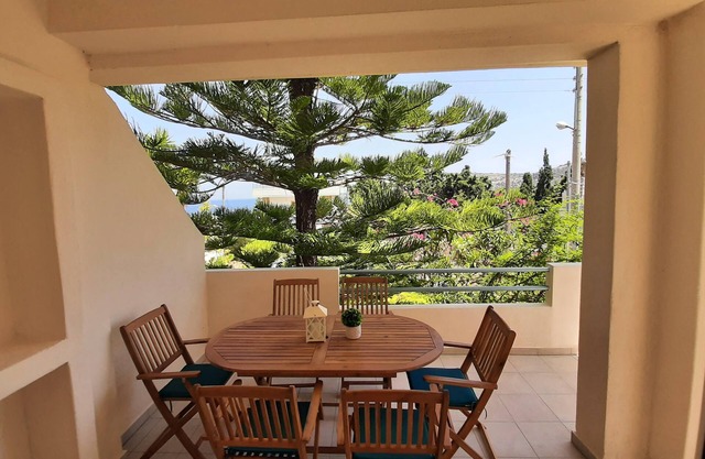 Lovely maisonette 3min walk from the beach!Roof garden with sea view!Nearairport