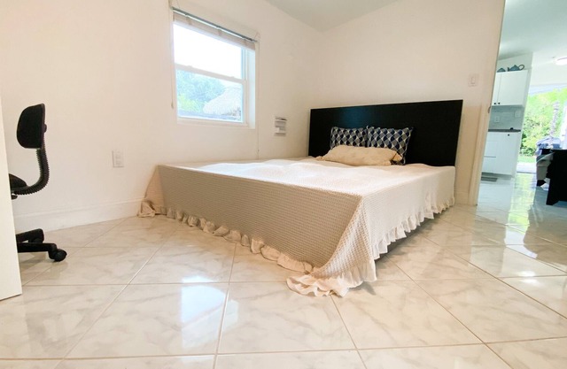 Lovely Miami Apartment with Spacious Backyard