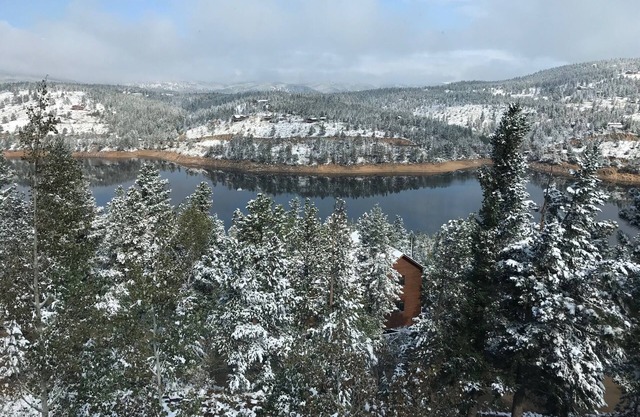 Lovely Mountain Getaway w/Epic Views in Nederland!