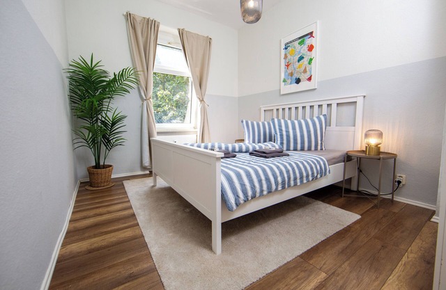 Lovely Period-Apartment w/Smart-TV, Parking, etc.