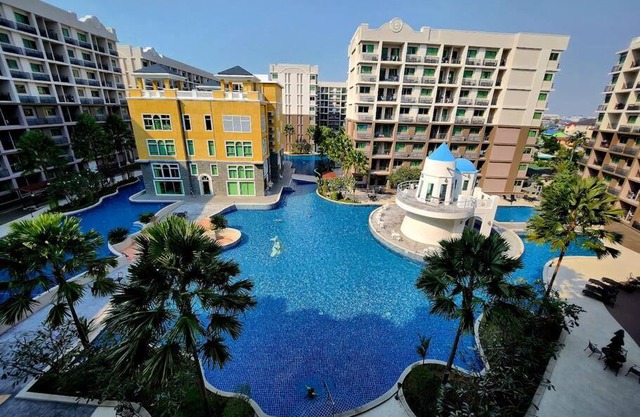 Lovely Pool View Arcadia 1 bedroom condo