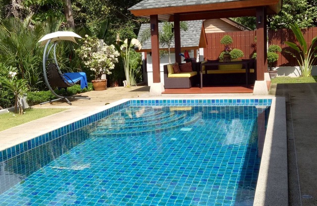 Lovely pool villa - 4 bedrooms and bathrooms