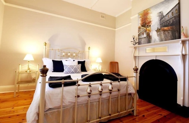 Lovely Renovated Bungalow close to SA Aquatic Ctr