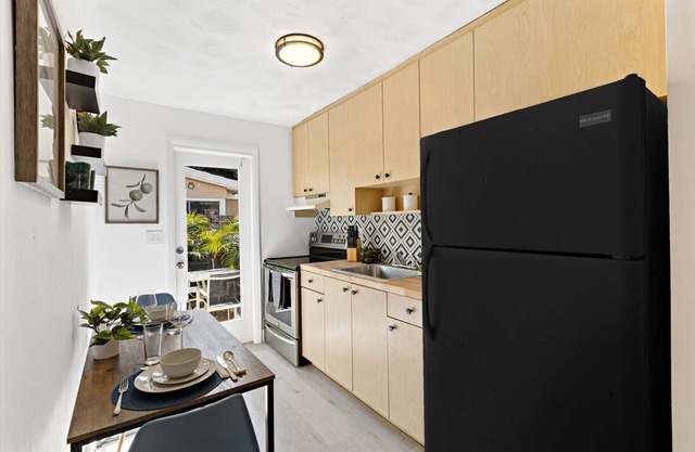 Lovely Rental Unit With Free Parking on Premises