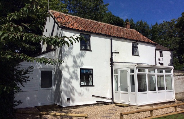 Lovely riverside cottage in the grounds of a landmark watermill