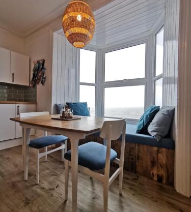 Lovely Seafront 2 bed flat in Aberystwyth