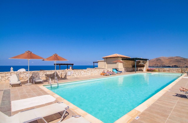 Lovely seaside house, everything on foot!