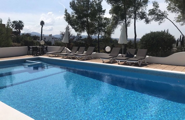 Lovely Six Bedroom villa Sea and Sunset Views