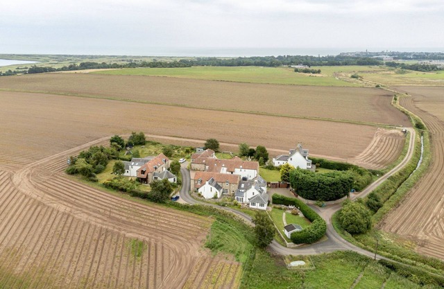 Lovely Sleeps 10 Country Property