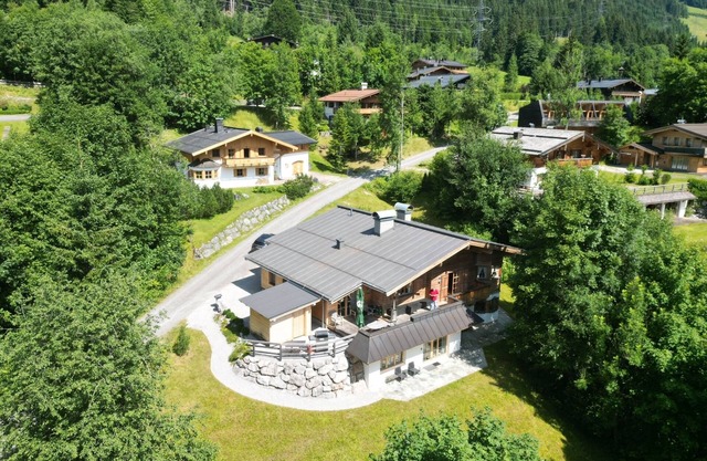 Lovely spacious apartment in wooded area