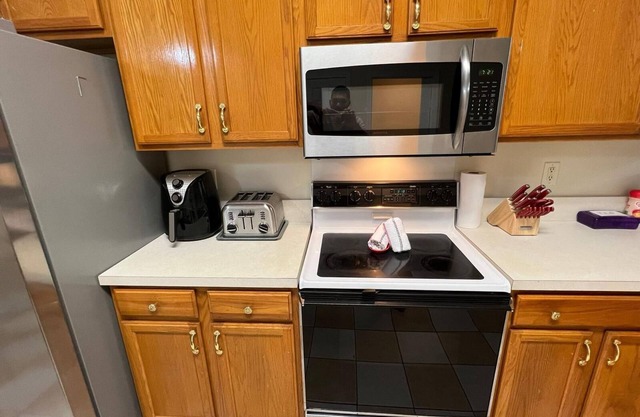 Lovely Spacious 3 Bedrooms 2 Bath Home in Orange Park, Fl