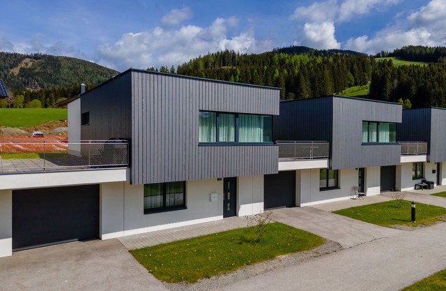 Lovely spacious house with garage by the slopes