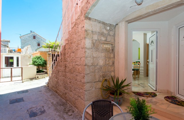 Lovely ❤ studio Emotha for 2, 1-min walking from Trogir