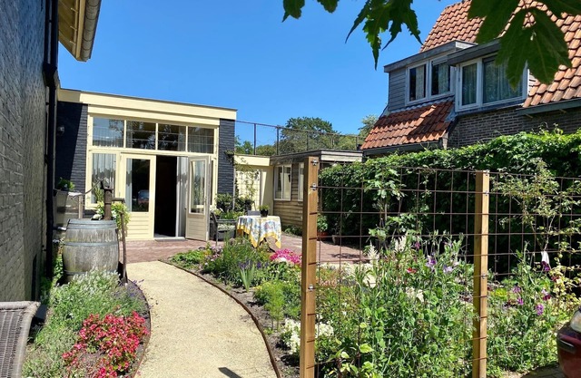 Lovely studio in Bergen, bicycles, nearby beach, WiFi,