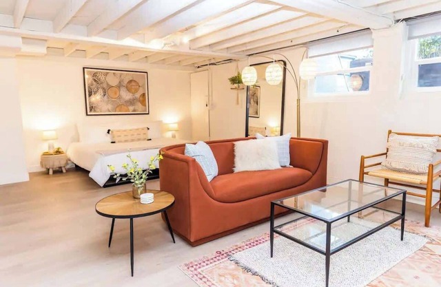 Lovely Studio in the Heart of Little Italy!