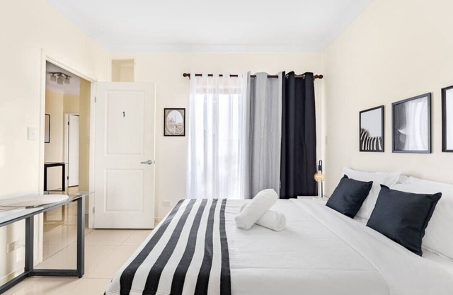 Lovely tiny home at Sunnybank CBD Street Parking