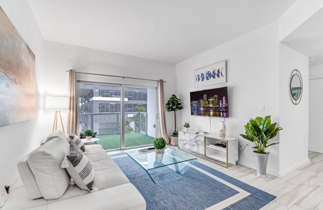 Lovely Unit Mins from Wynwood with Free Parking