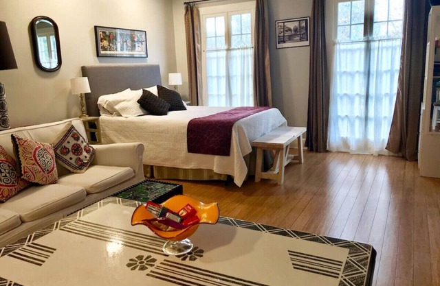 Lovely Uptown Cottage Studio | Private Suite
