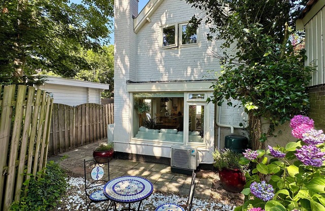 Lovely vacation home with sunny terrace in the artists' village of Bergen!
