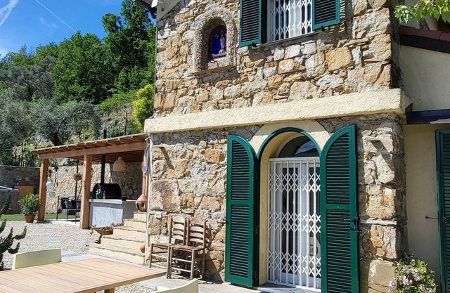 Lovely VacationHome immersed in nature, stunning views,pool,outdoor kitchen,WIFI