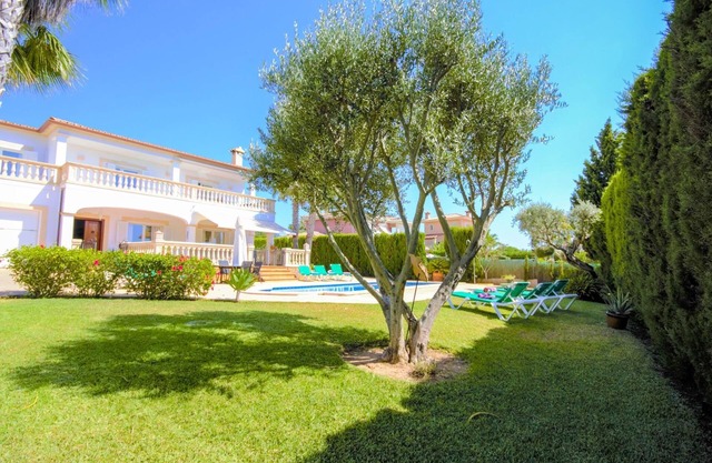 Lovely villa with WiFi and air conditioning