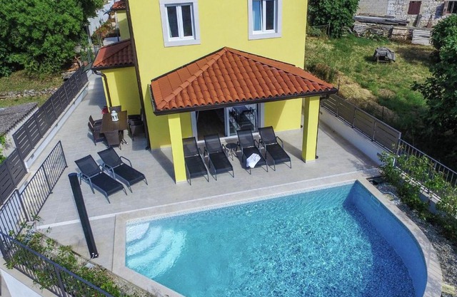 Lovely Villa in Porec with Swimming Pool