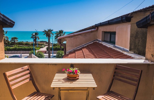 Lovely waterfront apartment with a wonderful sea view