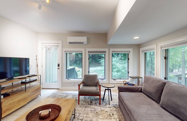 Lovely wooded retreat with flagstone patio and mile-long trail
