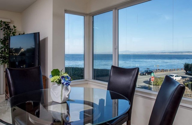 Lover's Point 6 - Pacific Grove Townhome - Oceanfront Lovers Point