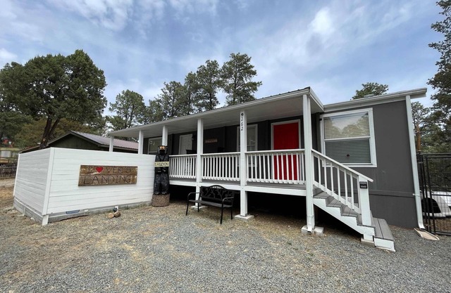 Lovers Landing - private hot tub and pet friendly