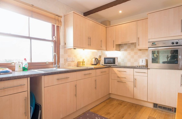 Loveston School Cottage, Holiday Home Loveston, Sleeps 5, 3 bedrooms, bathrooms