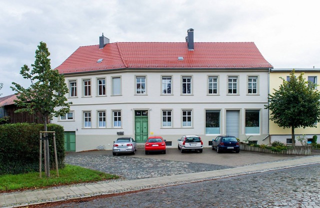 lovingly furnished 2 bedroom apartment II, WiFi, car park